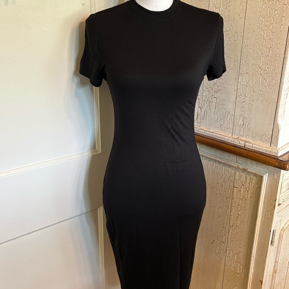 Dresses & Skirts - Black T-Shirt Style Midi Dress